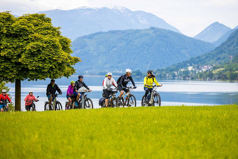 Radgrupper bei der Veranstaltung Velovista - dies ist eine Radtour entlang der Kärnten Seenschleife
