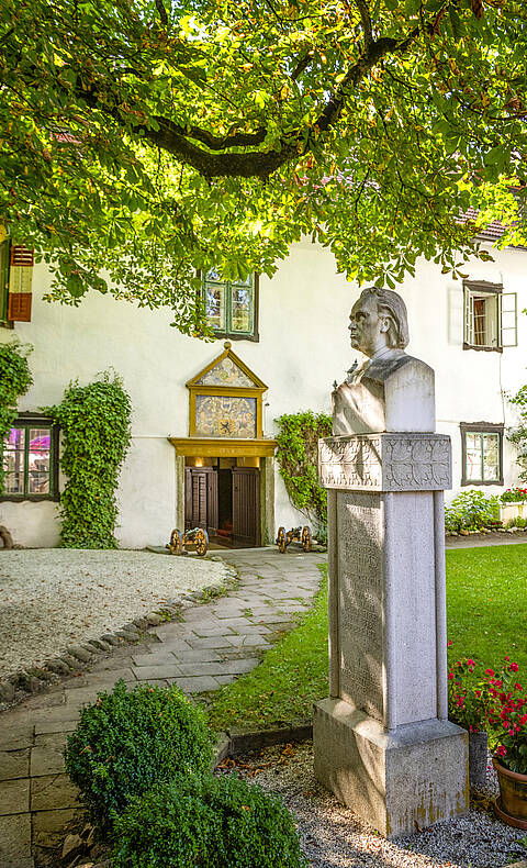 Schloss Leonstain Büste von Brahms