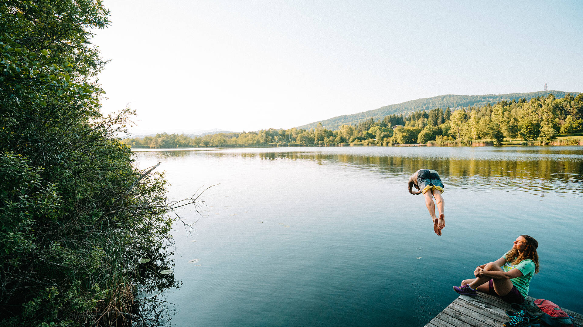 Badespass am Hafnersee mit Sprung in den See