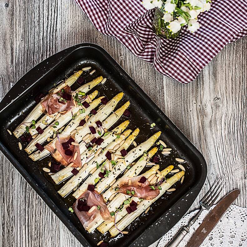 Kärntner Ofenspargel mit roten Rüben und Speck