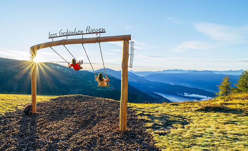 Panoramaschaukel auf der Alexanderalm beim Millstaetter See