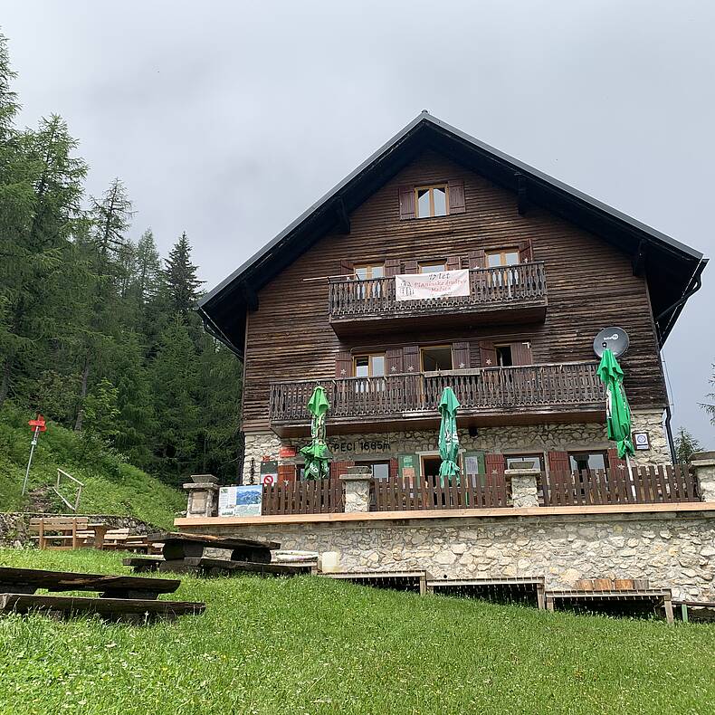 Die Hütte Dom na Peci