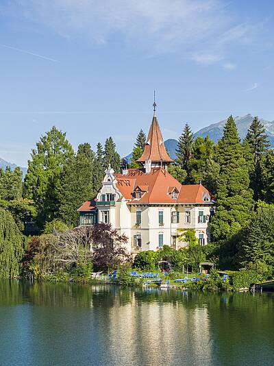 Architektur am Millstaetter See mit Villen aus der Zeit der Sommerfrische um 1900